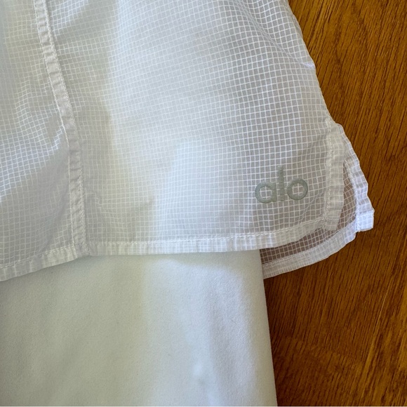 ALO Yoga White high waisted circuit double layer Bike Shorts sz small - Picture 6 of 10